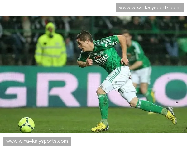 绿与酒的交响：圣埃蒂安与波尔多，法甲赛场上的宿命恩怨